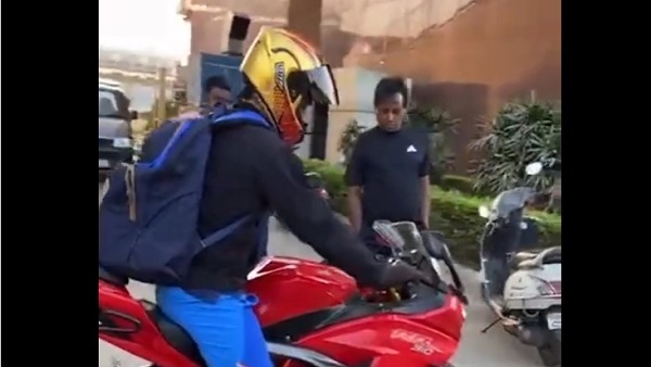 धोनी ने की बाइक की सवारी 