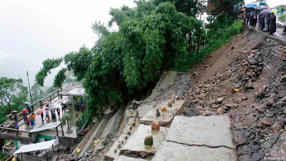 पहाड़ी इलाकों में भूस्खलन की घटना आम