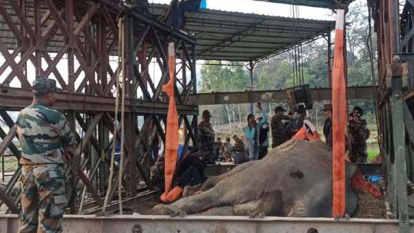 भारतीय सेना कर रही मदद