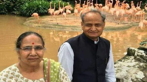 शादी से दो बच्चे एक बेटा और एक बेटी हैं