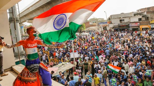 घरेलू टीमों के मैच स्टेडियम में देखने को मिलेंगे