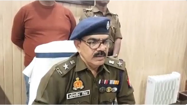 कमरे में अकेले सो रही थी प्रेमिका