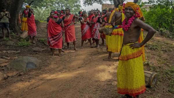 समुदाय के वरिष्ठ करते हैं मार्गदर्शन समुदाय के वरिष्ठ करते हैं मार्गदर्शन