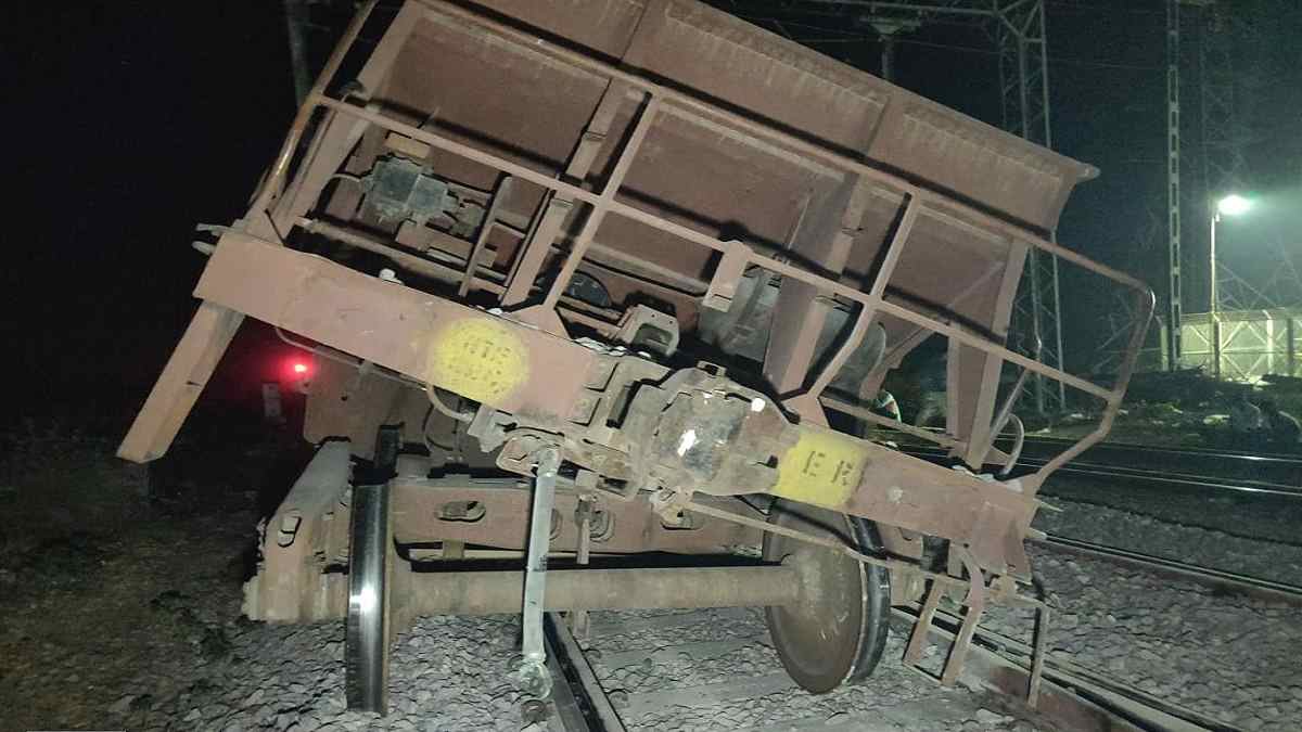 हरपालपुर में शंटिंग के दौरान मालगाड़ी के पहिए पटरी से उतरे