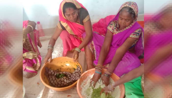 वर्मी कंपोस्ट के साथ गुलाल भी निर्माण 