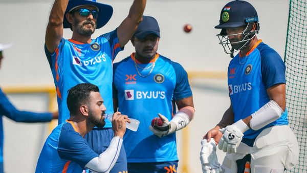 दोनों टीमों में ये खिलाड़ी शामिल हैं दोनों टीमों में ये खिलाड़ी शामिल हैं
