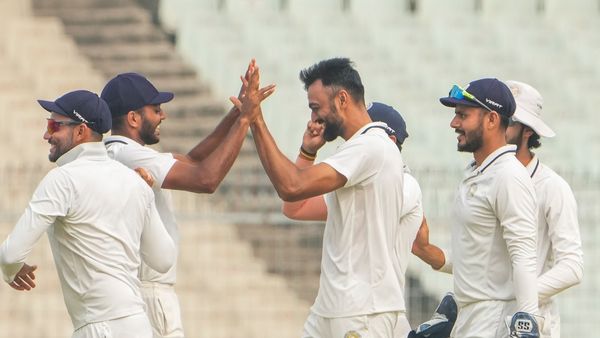 जयदेव उनादकट की घातक गेंदबाजी जयदेव उनादकट की घातक गेंदबाजी