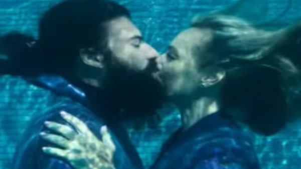 जानें कितनी देर तक करते रहे kiss जानें कितनी देर तक करते रहे kiss