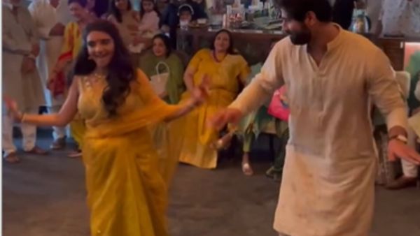 'बेबी शावर पर शानदार डांस' 'बेबी शावर पर शानदार डांस'