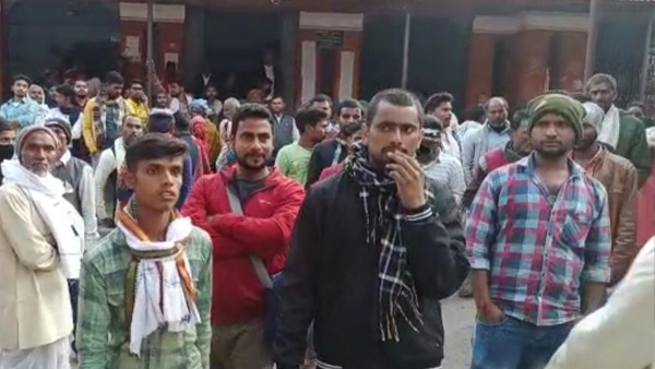 मांग में सिंदूर डालकर प्रेमी फरार!