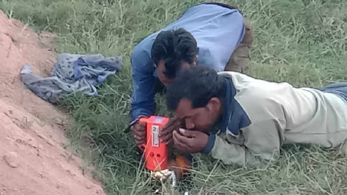 छतरपुर में बोरवेल में गिरी मासूम बच्ची, 30 फीट नीचे फंसी