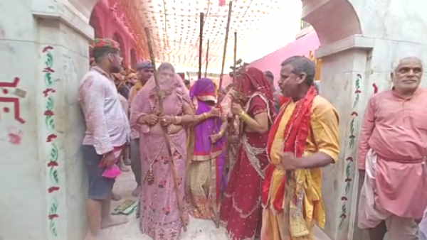देश-विदेश से हजारों श्रद्धालु हुए शामिल
