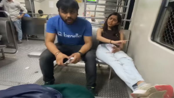 सीट पर से पैर हटाने की रिक्‍वेस्‍ट करने पर की बदसलूकी 