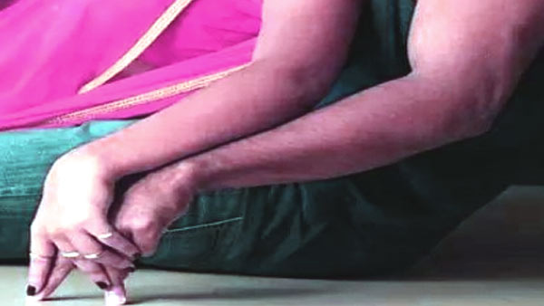 प्रेमी पहुंचा तो पड़ोसी ने कर दिया भतीजे को फोन