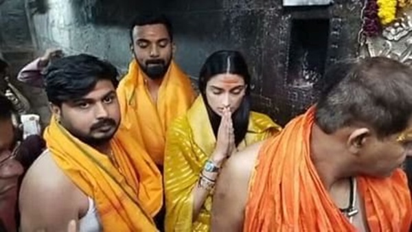 अलग अंदाज में दिखा दोनों का लुक 