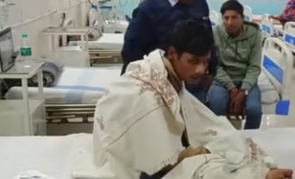 अभी भी सदमे में है छात्र 