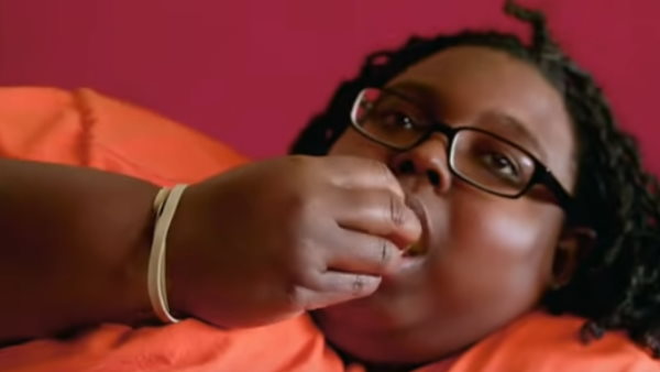 दो दशक से गद्दे खा रही हैं।