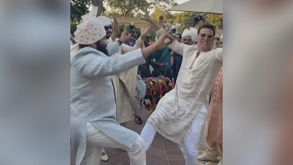 शादी में अक्षय कुमार ने किया भांगड़ा