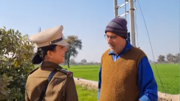 गांव में लोग पूछते थे कि अकेले बेटी को दिल्ली में क्यों भेज दिया गांव में लोग पूछते थे कि अकेले बेटी को दिल्ली में क्यों भेज दिया