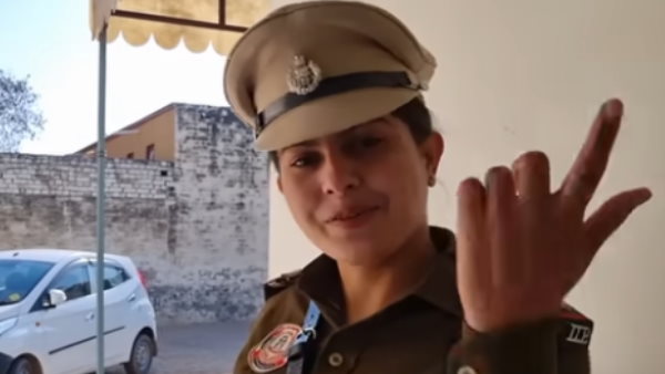 अपने इस चैनल से कर रही छात्रों की मदद अपने इस चैनल से कर रही छात्रों की मदद