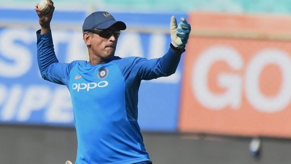 रातों-रात धोनी एक ब्रांड बन गए