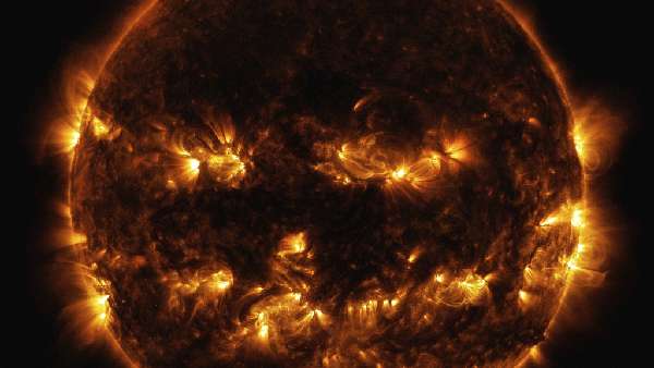 सूर्य का बड़ा हिस्सा टूटा