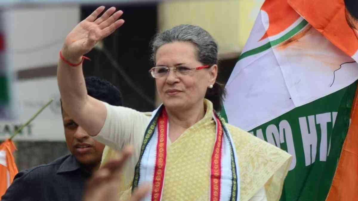 राजनीति में रम-जम गयीं, 19 साल तक कांग्रेस अध्यक्ष