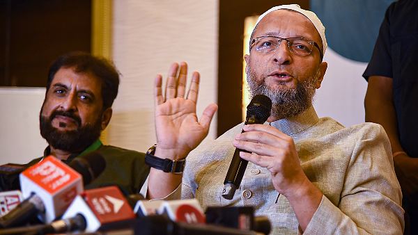 ओवैसी के निशाने पर उद्धव और पवार