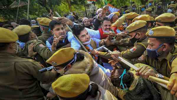 सरकारी योजनाओं के बारे में बताने पर भी फोकस