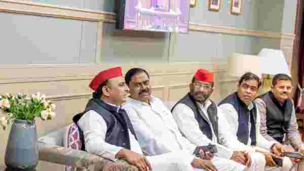 फुटबाल विश्वकप के फाइनल मैच के बहाने योगी पर तंज