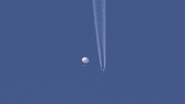 आसमान में मौजूदा ज्यादातर बैलून क्या करते हैं ?