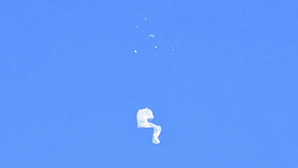 बैलून के अलावा ऑब्जेक्ट भी मौजूद