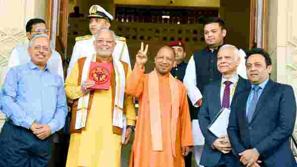 गोरखपुर में एक अंतरराष्ट्रीय स्टेडियम ही बनवा देते नेता सदन 