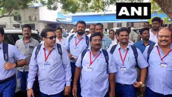 puducherry-assembly-dmk-mla-arrives-wearing-school-uniform-to-protest-against-the-govt