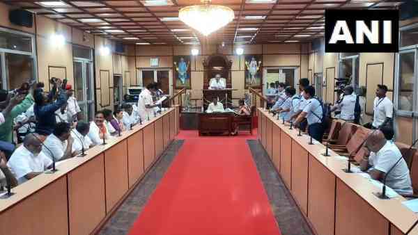 puducherry-assembly-dmk-mla-arrives-wearing-school-uniform-to-protest-against-the-govt