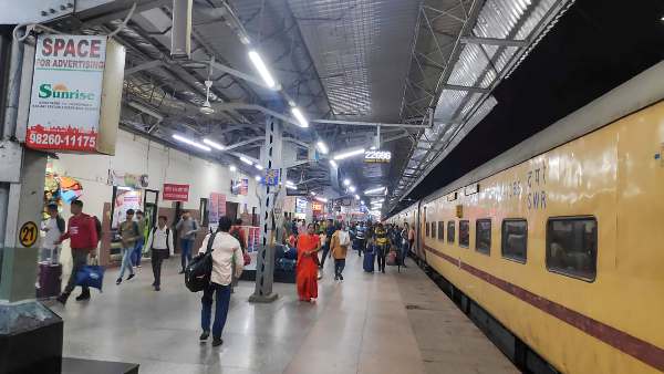 यात्रियों के टिकट कैंसिलेशन से रिकॉर्ड कमाई