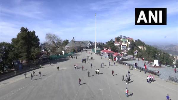 यहां तो बहुत गर्मी है- पर्यटक