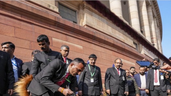 हाई- अलर्ट पर होती है सुरक्षा व्यवस्था 