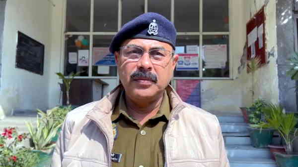 Noida Drunk 26 year old software engineer jumps from 20th floor female friend reveals secret 