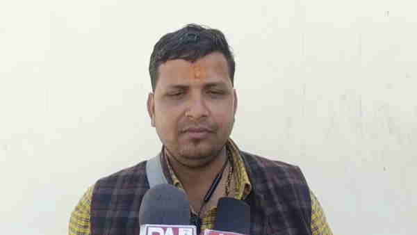 Ertiga car and school bus having the same number plate in Mathura fake vehicle registration