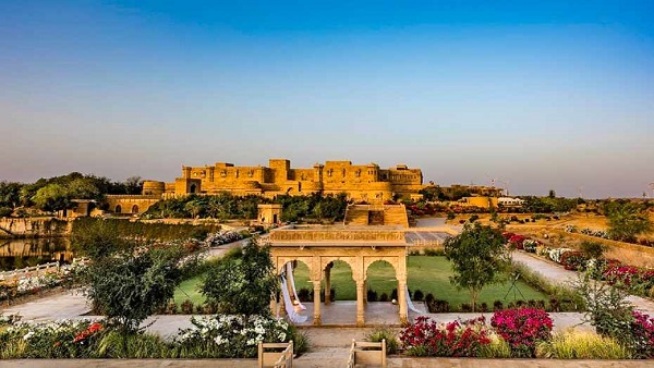 वेडिंग सीजन में बढ़ जाता है किराया