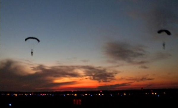 प्रोफेशनल ने बताया क्यों नहीं दिया जाता पैराशूट प्रोफेशनल ने बताया क्यों नहीं दिया जाता पैराशूट