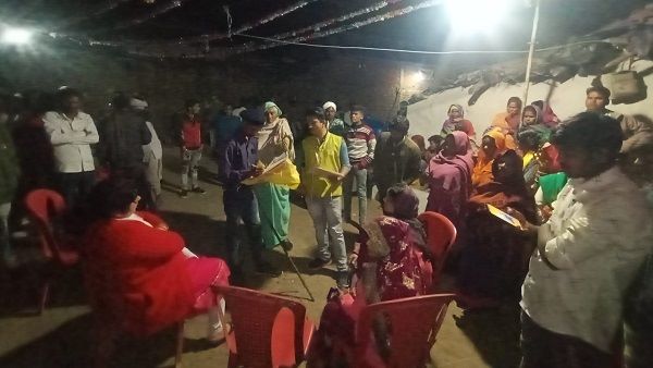नाबालिग की शादी रुकवाने पहुंची पुलिस तो दूल्हा बदल दिया नाबालिग की शादी रुकवाने पहुंची पुलिस तो दूल्हा बदल दिया