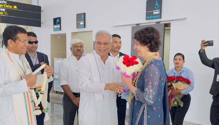 एयरपोर्ट पर सीएम भूपेश बघेल ने किया रिसीव 