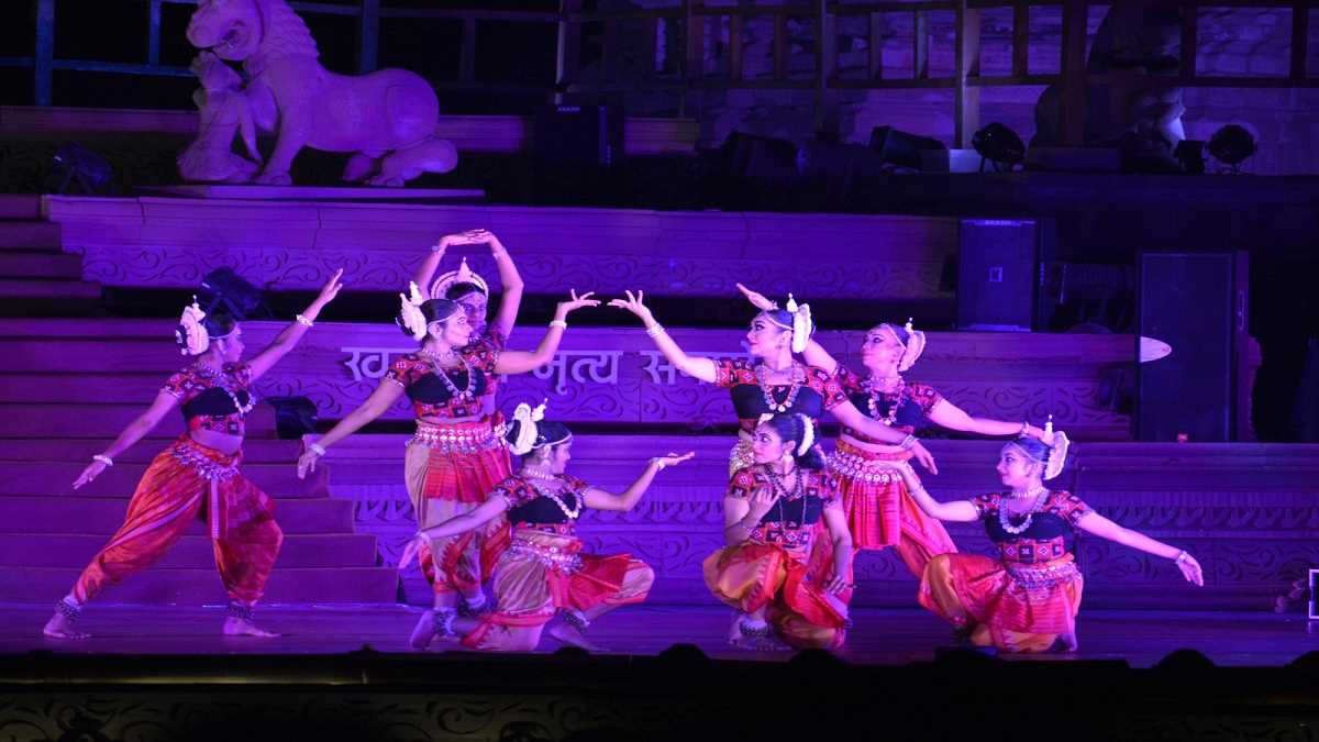 नृत्य-भावों से मंच पर उतरी भगवान विष्णु के दशावतार की लीला