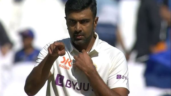 टेस्ट क्रिकेट में 450 विकेट पूरे