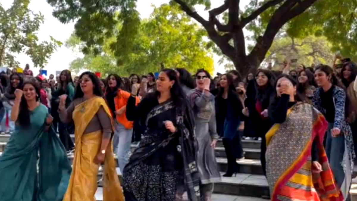 दिल्ली यूनिवर्सिटी के प्रोफेसर्स का वीडियो वायरल