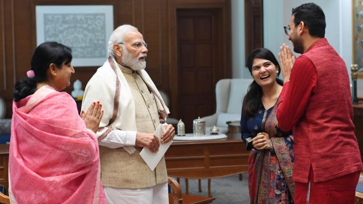 रितेश ने पीएम मोदी संग फोटो शेयर कर खुद दी जानकारी