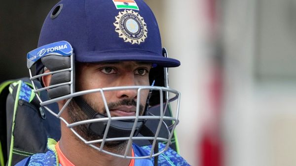 गिल और त्रिपाठी की धाकड़ भागीदारी