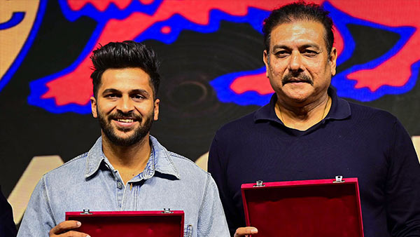 रवि शास्त्री ने शार्दुल ठाकुर को ड्रिंक्स ब्रेक के दौरान भेजा रवि शास्त्री ने शार्दुल ठाकुर को ड्रिंक्स ब्रेक के दौरान भेजा